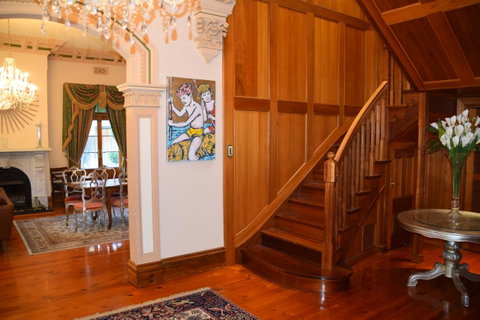 Grand Bluestone Mansion - Getaway Accommodation 12