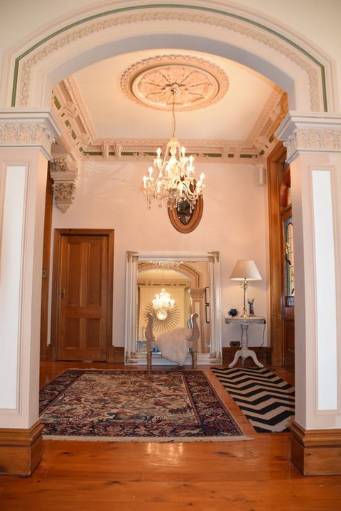 Grand Bluestone Mansion - Getaway Accommodation 10