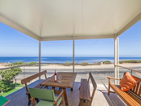 Pearl By The Sea - Getaway Accommodation 0