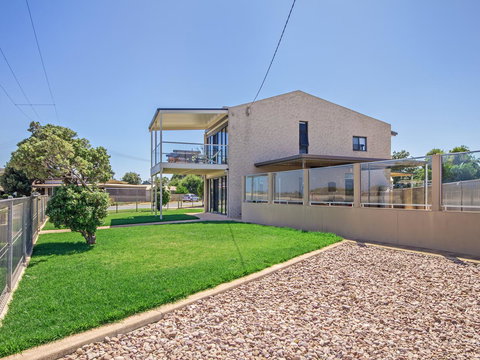 Pearl By The Sea - Getaway Accommodation 13