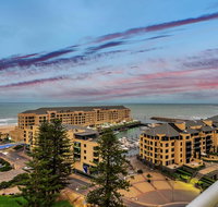 Glenelg Skyline Beachfront Penthouse Adelaide - Getaway Accommodation