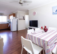 Aurora Holiday Apartment West Beach - Getaway Accommodation