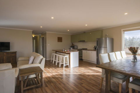 Flinders Bush Retreats - Getaway Accommodation 24