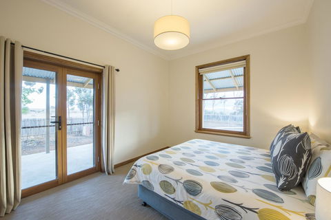Flinders Bush Retreats - Getaway Accommodation 0