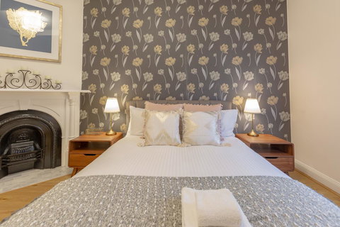 Heritage Townhouse Near Harbour Bridge - Getaway Accommodation 22