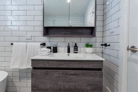 Heritage Townhouse Near Harbour Bridge - Getaway Accommodation 15