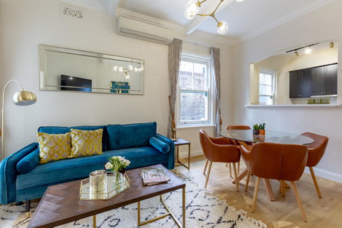 Heritage Townhouse Near Harbour Bridge - Getaway Accommodation 0