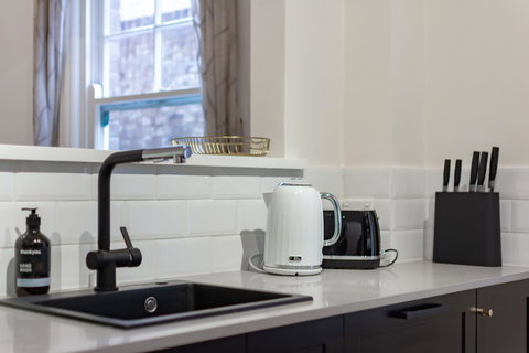 Heritage Townhouse Near Harbour Bridge - Getaway Accommodation 16