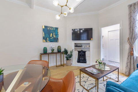 Heritage Townhouse Near Harbour Bridge - Getaway Accommodation 17