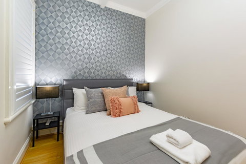 Heritage Townhouse Near Harbour Bridge - Getaway Accommodation 27