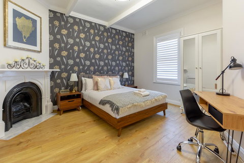 Heritage Townhouse Near Harbour Bridge - Getaway Accommodation 26