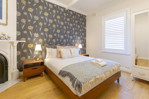 Heritage Townhouse Near Harbour Bridge - Getaway Accommodation 36