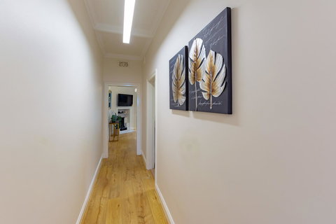 Heritage Townhouse Near Harbour Bridge - Getaway Accommodation 12