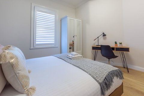 Heritage Townhouse Near Harbour Bridge - Getaway Accommodation 6