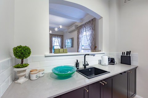 Heritage Townhouse Near Harbour Bridge - Getaway Accommodation 35