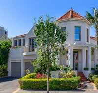 Kensington Self-Contained Modern House 89BROM - Getaway Accommodation