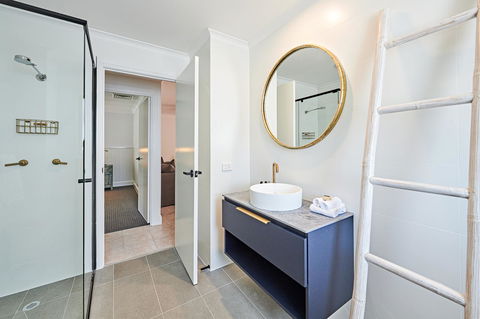 The Lord Byron - Getaway Accommodation 17
