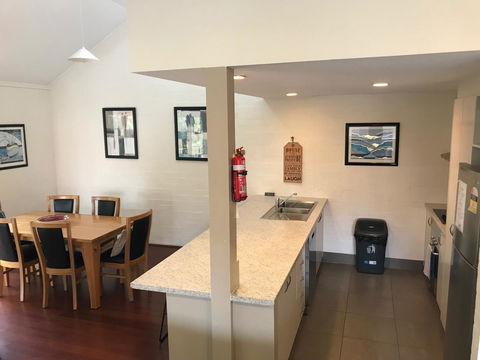 Mariner Bay Apartments - Getaway Accommodation 4