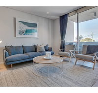 Oceanside Elegance At Superb Home Steps From Sand - Getaway Accommodation