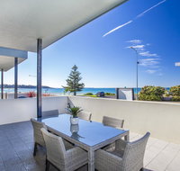 Beachfront Apartment Unit 2 - Getaway Accommodation