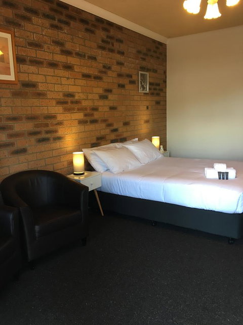 Bega Downs Motor Inn - Getaway Accommodation 8