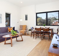 Stylish Apartment With Garage Near Bondi Beach - Getaway Accommodation