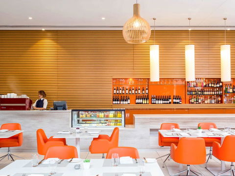 Novotel Newcastle Beach - Getaway Accommodation 2