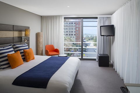 Novotel Newcastle Beach - Getaway Accommodation 13