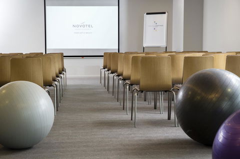 Novotel Newcastle Beach - Getaway Accommodation 20