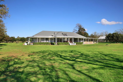 Terara Riverside Retreat - Getaway Accommodation 23