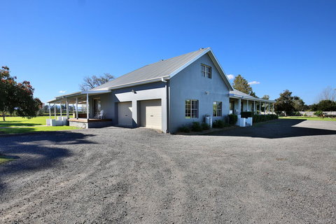 Terara Riverside Retreat - Getaway Accommodation 43