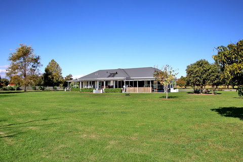 Terara Riverside Retreat - Getaway Accommodation 5