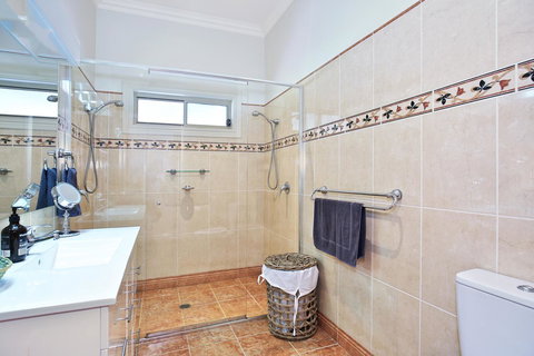 Terara Riverside Retreat - Getaway Accommodation 15