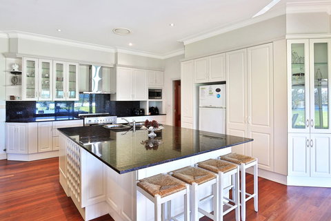 Terara Riverside Retreat - Getaway Accommodation 3