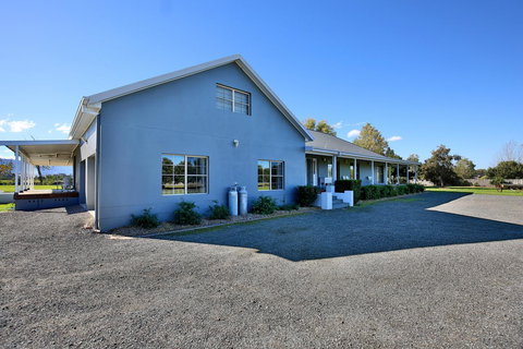 Terara Riverside Retreat - Getaway Accommodation 42