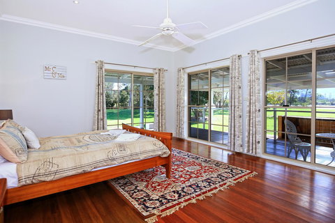 Terara Riverside Retreat - Getaway Accommodation 4