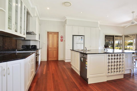 Terara Riverside Retreat - Getaway Accommodation 8