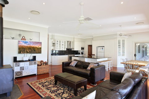 Terara Riverside Retreat - Getaway Accommodation 6