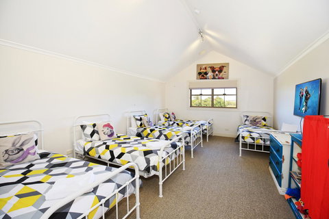 Terara Riverside Retreat - Getaway Accommodation 12