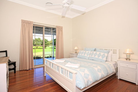 Terara Riverside Retreat - Getaway Accommodation 11