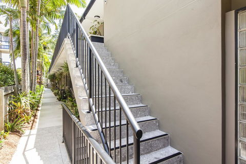 Julians Apartments - Getaway Accommodation 24
