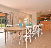 James Estate Guesthouse - Getaway Accommodation
