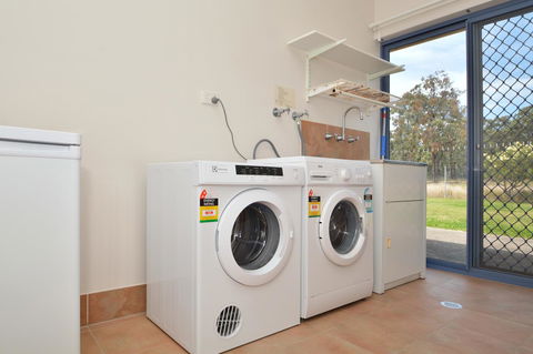 JE Guesthouse, Central To All The Hunter Valley Has To Offer - Getaway Accommodation 38