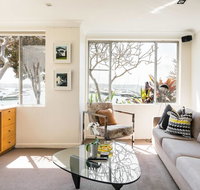 Waterfront Apartment Brimming with Inspirational Artwork - Getaway Accommodation