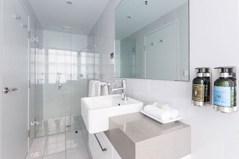 The Lucky Hotel - Getaway Accommodation 4