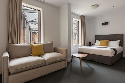 The Lucky Hotel - Getaway Accommodation 18