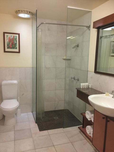 Beach Hotel Resort - Getaway Accommodation 29
