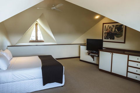 Beach Hotel Resort - Getaway Accommodation 44