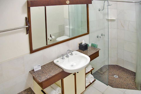 Beach Hotel Resort - Getaway Accommodation 33