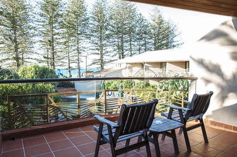 Beach Hotel Resort - Getaway Accommodation 2